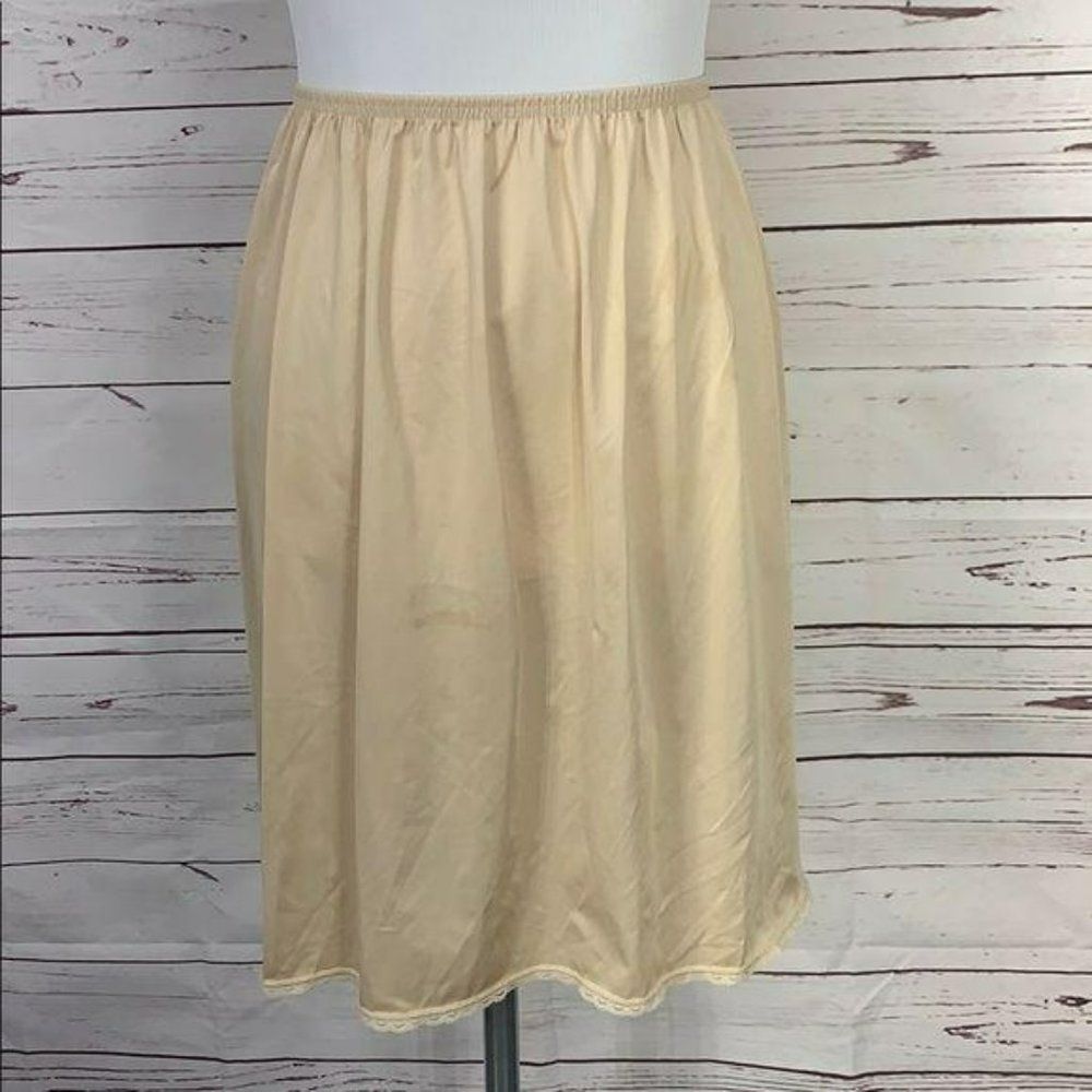 Vanity Fair Beige Style 11-760 Split‎ Slip Size Med